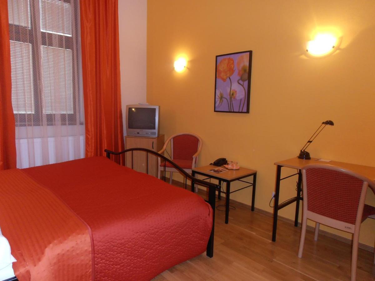 Alexander Hotel Stribro Room photo